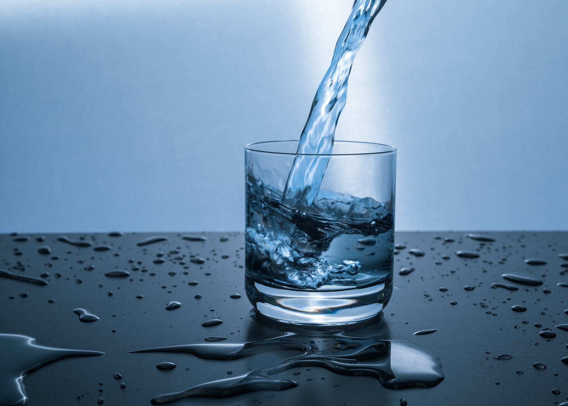 لماذا تضاف الاملاح الايونات الى ماء الشرب