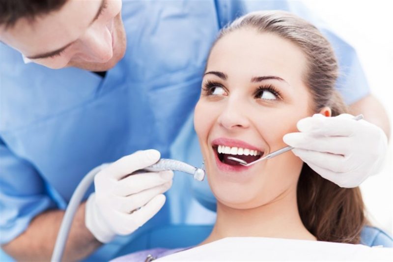 علاج الاسنان الامامية المسوسة Treating decay of the front teeth