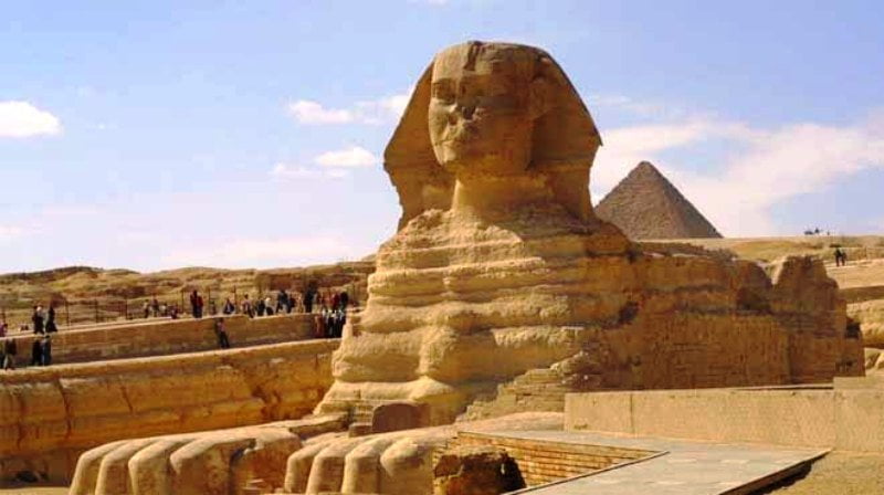 الملك الفرعوني الذي قام ببناء التمثال الشهير أبو الهول
