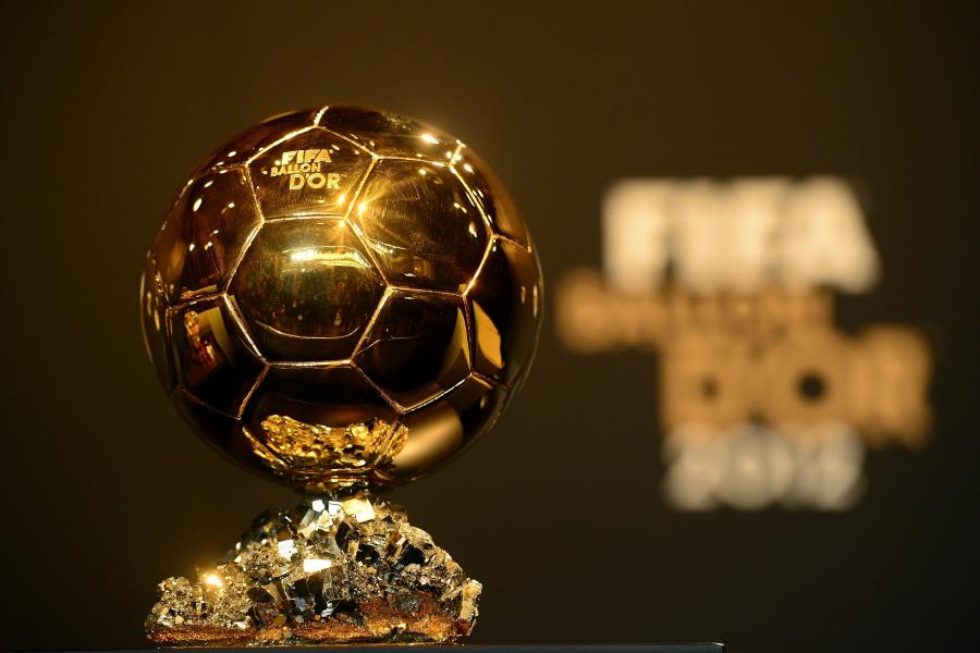 المسؤول عن "الكرة الذهبية" يلمح للفائز بالجائزة