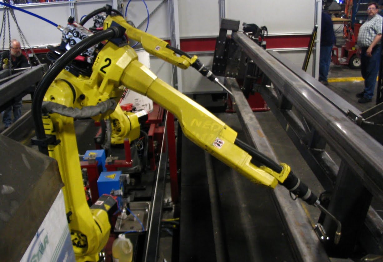 من سلبيات استخدام الروبوت في خطوط الإنتاج