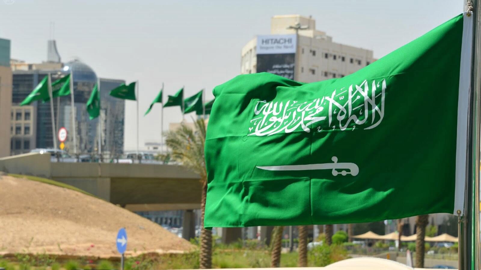 تفاصيل الانخفاض الكبير في عجز ميزانية السعودية 2021