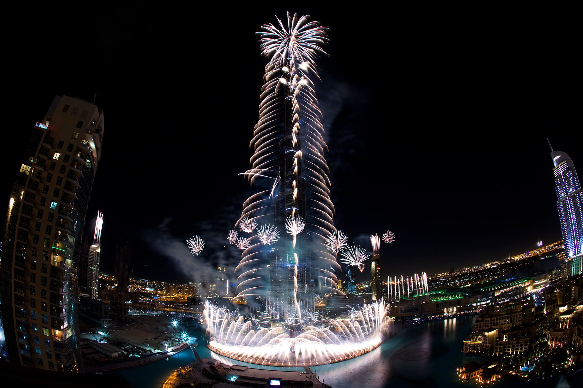 تفاصيل وجهات برج خليفة ونافورة دبي في راس السنة الميلادية 2022