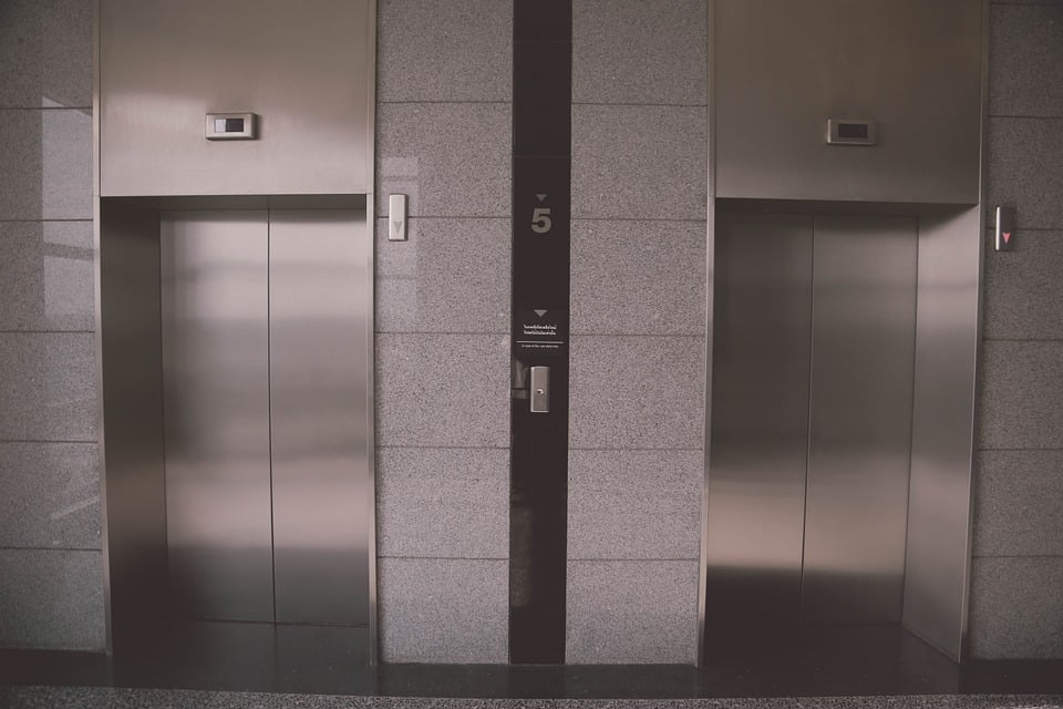 تفسير حلم رؤية المصعد في المنام