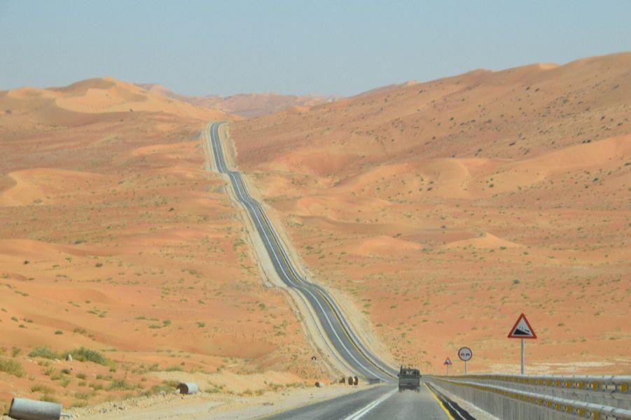 كم يختصر طريق عمان السعودية الجديد