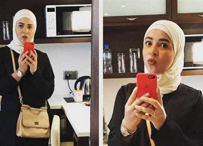 هل اعتزلت إيمي سمير غانم وارتدت الحجاب؟ حقيقة الصور المتداولة من الحرم المكي