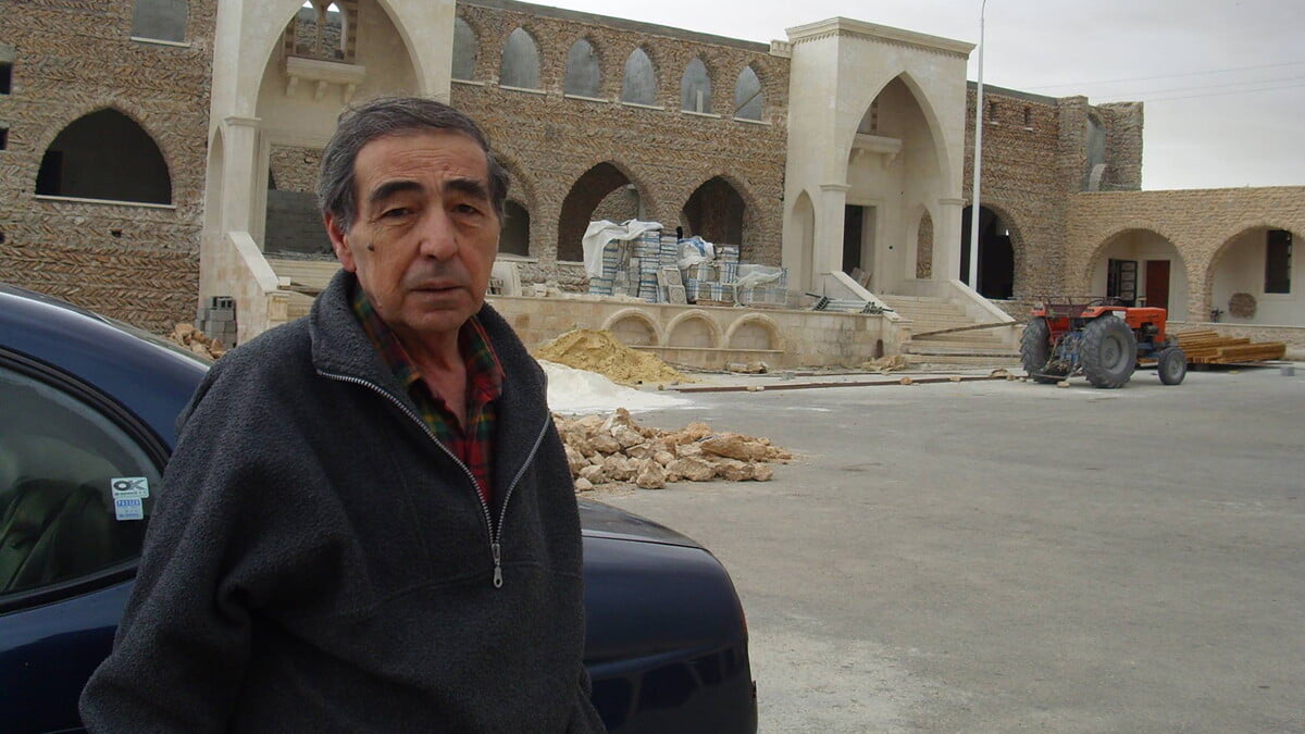 وفاة وليد معماري رجل الكتابة الساخرة السورية