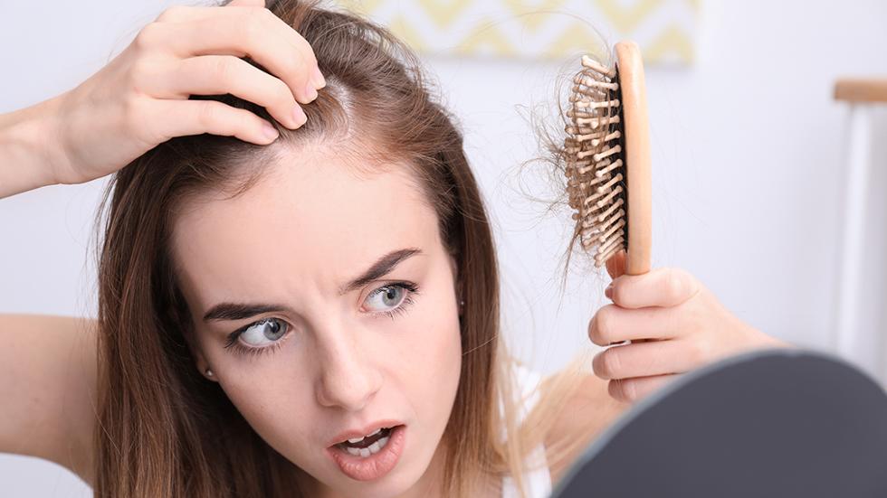 عوامل تساقط الشعر الدهني وعلاجه الاكيد “علاج تساقط الشعر”