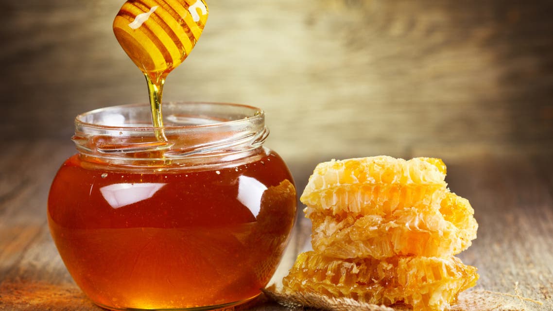 كم مدة وضع العسل على السرة