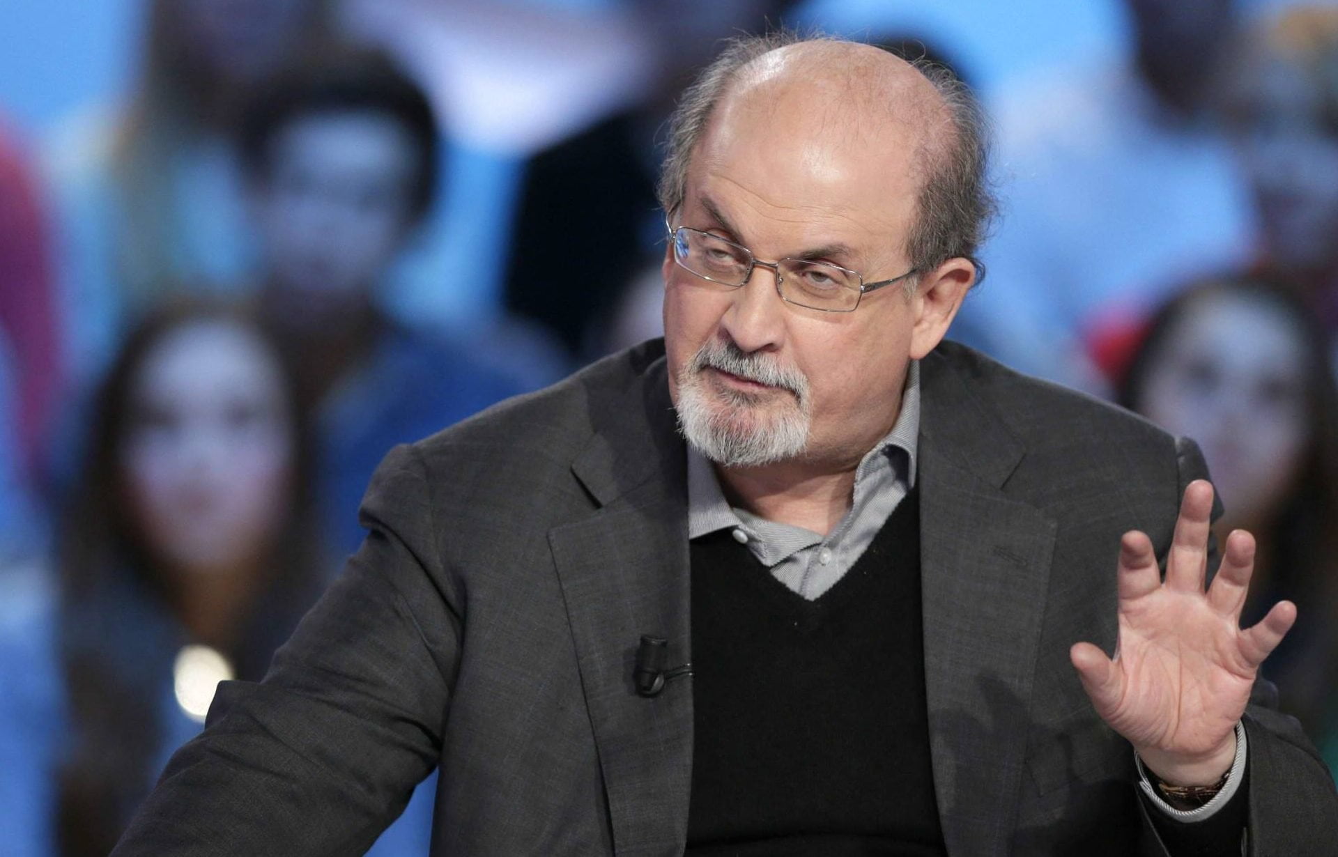 حقيقة وفاة سلمان رشدي الروائي البريطاني