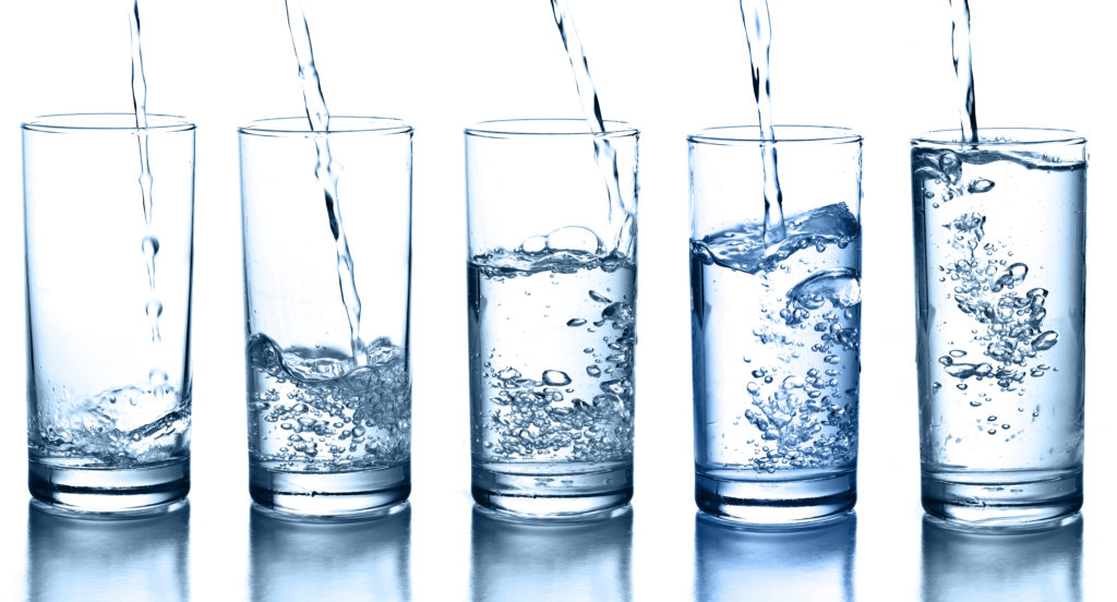 ما هي فوائد شرب الماء المطفي فيه الحديد